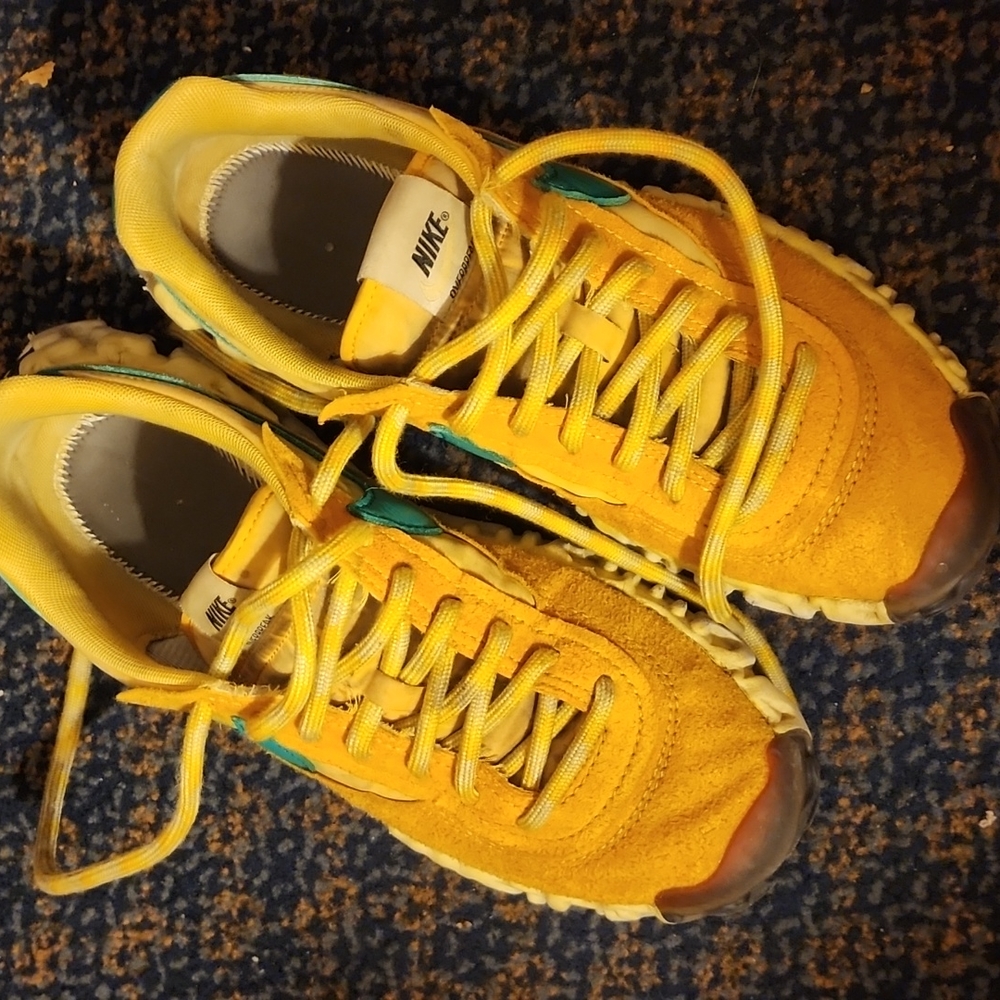 9 1/2 nike overbreak  sneakers